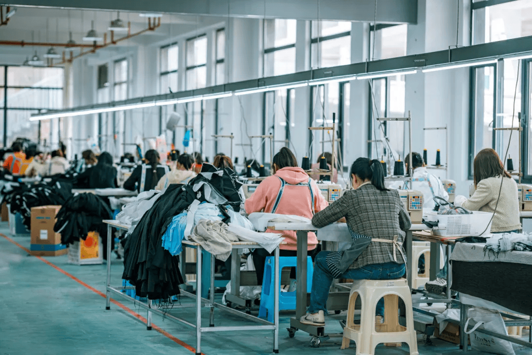 急招900多人！昭通鎮(zhèn)雄紡織服裝產(chǎn)業(yè)園正式投產(chǎn)，帶動日用品銷售新機遇